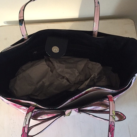 (Betsey Johnson) Full Bloom bow tote - Picture 6 of 8